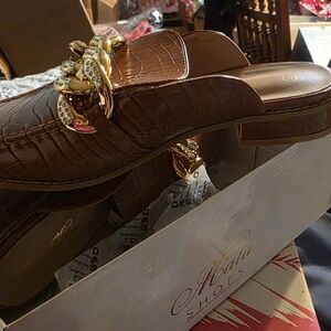 Stylish Brown Crocodile Pattern Loafers with Gold Detail